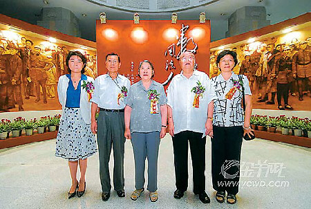 左起:孔东梅,周秉钧,李敏,刘铮,周秉钧夫人