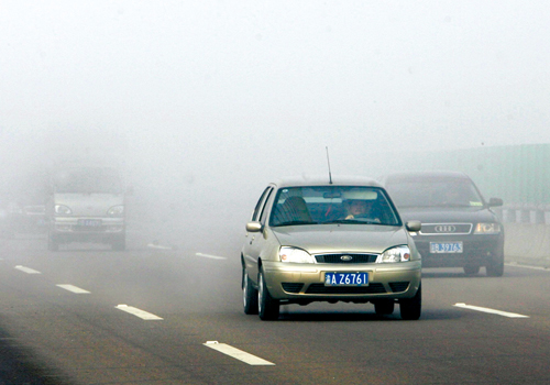 入秋大霧應對得當高速路無車禍