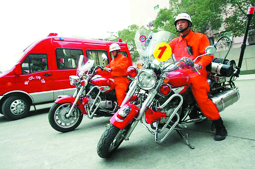 42辆消防摩托车正式在武汉市启用,主要承担小街小巷等地区的灭火救援