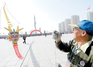 石家庄市第三届风筝节绚烂开幕(图)