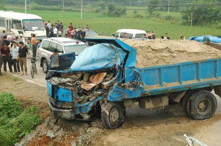 組圖:安徽蕪湖發生撞車事故6人死亡10多人受傷