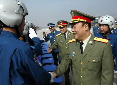 点击此处查看全部新闻图片   11月25日,中国人民解放军驻港部队司令