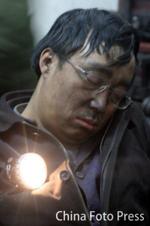 黑龙江矿难目击:妻子等待一夜眼泪几次结冰
