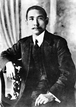 1911年12月29日,孙中山被十七省代表在南京推选为中华民国临时大