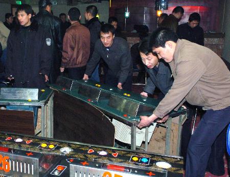 组图内蒙古警方捣毁大型地下赌场