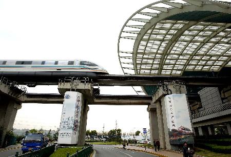 圖文:上海磁懸浮列車示範運營線通過國家驗收(1)