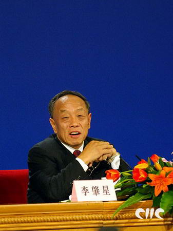 大厅举办记者招待会,外交部部长李肇星就中国外交工作和国际问题答
