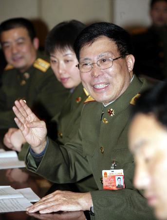解放军代表冯兆举全国人大代表冯兆举指出,部队要努力创新训练手段