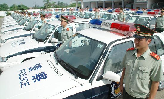 图文:海南为基层边防派出所配发警务用车(2)