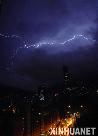 图文香港遭遇雷暴天气