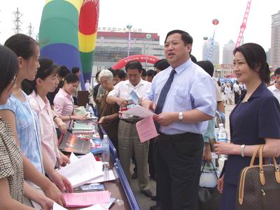 委员会第十一次会议10日审议决定:接受付晓光辞去省人民政府副省长