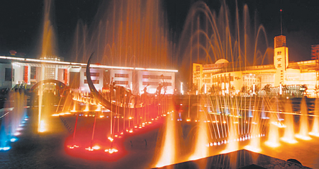 晋中市榆次文化广场音乐喷泉流光溢彩(图)