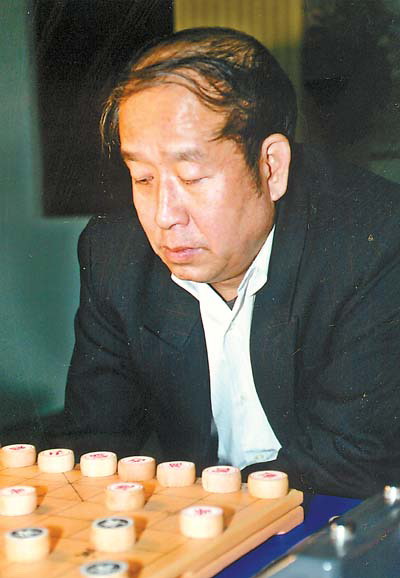 明星故事刘殿中现年57岁仍活跃于中国棋坛宝刀未老源于对象棋的潜心