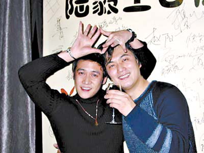 田亮的经纪人刘韬(右)也是著名演员陆毅(左)的经纪人