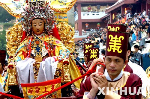 海峽兩岸同胞隆重紀念媽祖誕辰1045週年(圖)