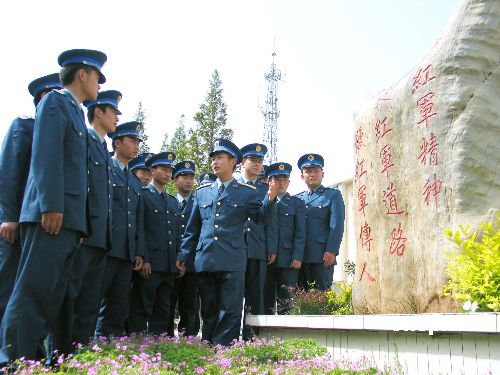 濟南空軍某部:紅軍精神勵官兵鬥志(圖)