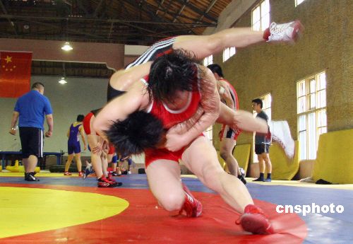 摔跤训练中国3图片