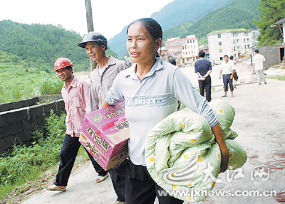 近10萬洪水圍困人員被成功解救