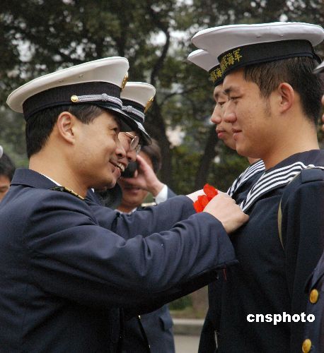 海軍首批大學生水兵返母校就讀