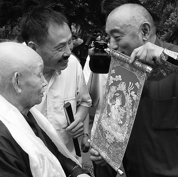 正文 昨(22)日,成都最老的道士蔣信平在青羊宮度過了他的102歲生日