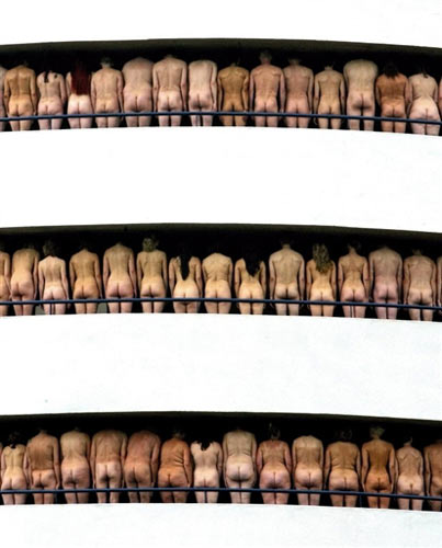 图美国摄影师组织2000人裸体摄影活动2