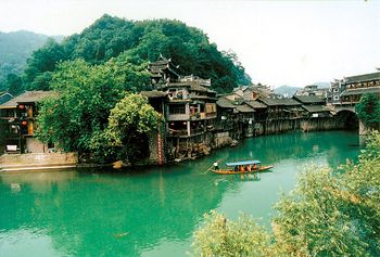 2億元整體開發該縣南華山國家森林公園.