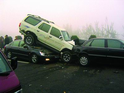 霧鎖京沈高速數十車相撞 交通被堵一個半小時 (圖)