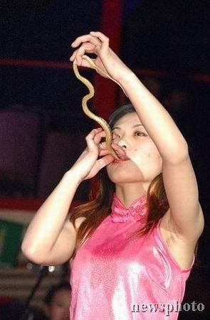 美女蛇吃人恐怖图片