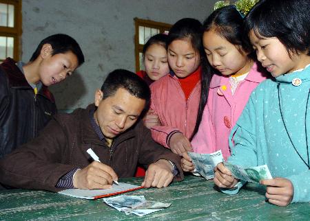 圖文上饒數千貧困學子受益國家兩免一補1