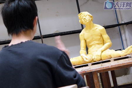 王小波裸体雕塑作者称有人想炒作自己图