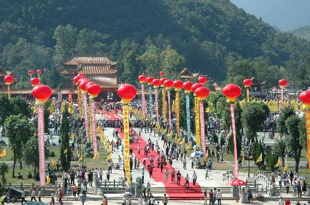 点击此处查看全部新闻图片 九嶷山下舜帝陵公祭大典现场(9月15日摄