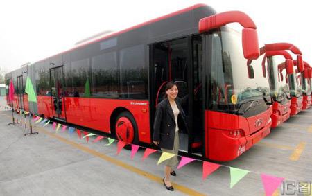 各種車的公共汽車-超長大肚量快速公交車亮相杭州高清圖片