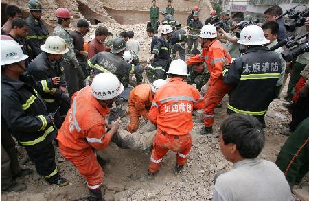 图文:太原建筑工地发生坍塌事故造成6人死亡