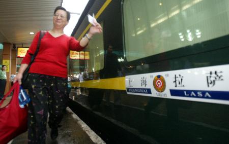 图文:上海至拉萨特快旅客列车首发(2)