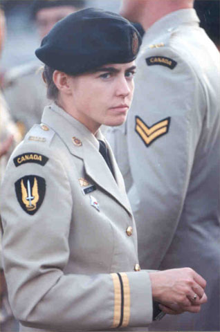 保加利亚女兵图片