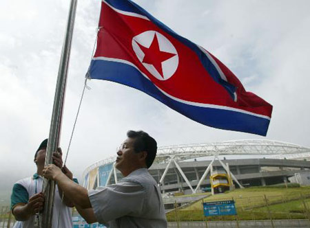 朝鲜代表团受到韩国市民的热烈欢迎朝鲜代表团成员抵达韩国点击此处