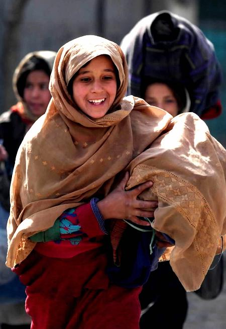 图文阿富汗女童得到援助