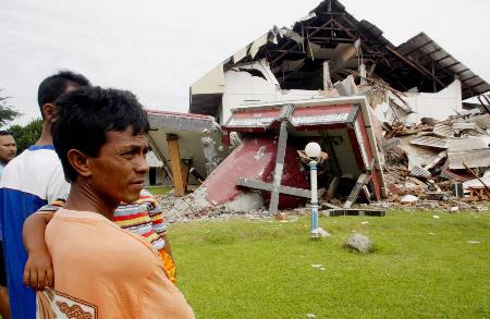 点击此处查看其它图片   2月7日,印尼东部再次发生强烈地震
