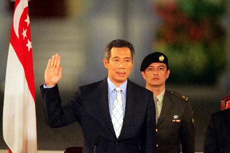 李光耀之子李显龙宣誓就任新加坡第三任总理