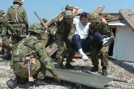 汶川地震日本救援队图片