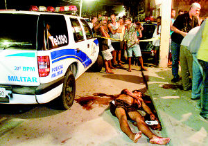 流氓警察是最大嫌疑巴西里约热内卢市3月31日发生血腥屠杀事件,造成