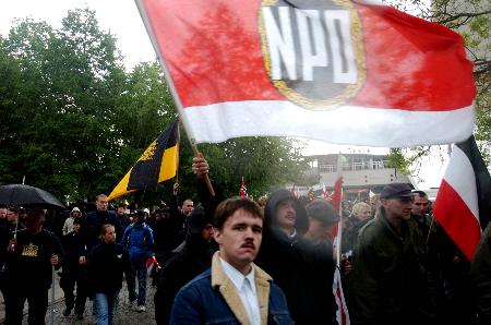 图文:德国新纳粹分子在柏林游行计划破产(4)