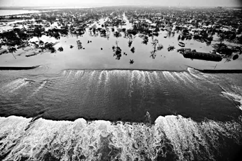 卡特里娜飓风将新奥尔良市城区淹没(图)