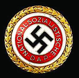 希特勒随身纳粹党徽被盗