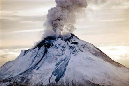 組圖美國阿拉斯加聖奧古斯丁火山噴發