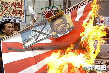 日本国旗被烧图片图片
