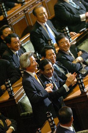 安倍晋三当选第90任日本新首相(组图)