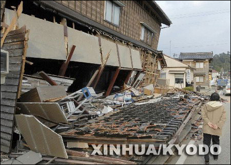 日本地震由西部海底板块断层移动引发(图)