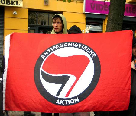 图文:柏林民众集会反对新纳粹活动(2)