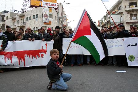 图文:巴勒斯坦人集会呼吁哈马斯与法塔赫停止冲突(1)